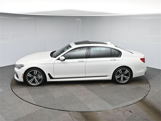 Photo of 2018 Alpine White BMW 750