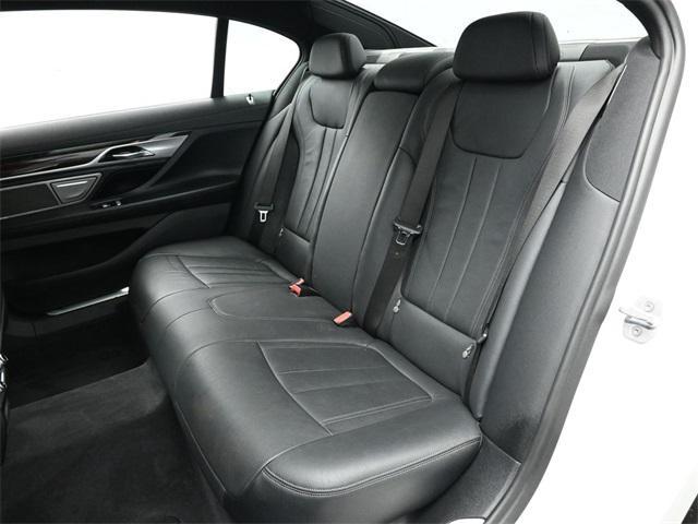 Photo of 2018 Alpine White BMW 750