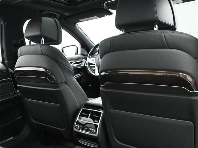 Photo of 2018 Alpine White BMW 750