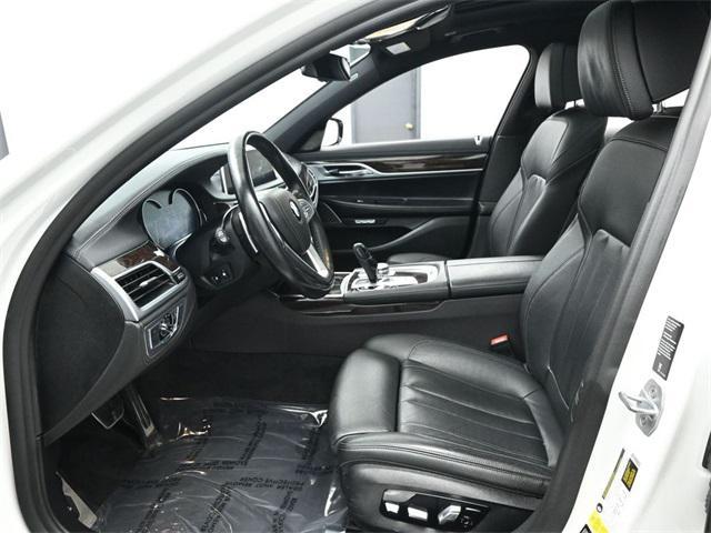 Photo of 2018 Alpine White BMW 750