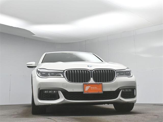 Photo of 2018 Alpine White BMW 750