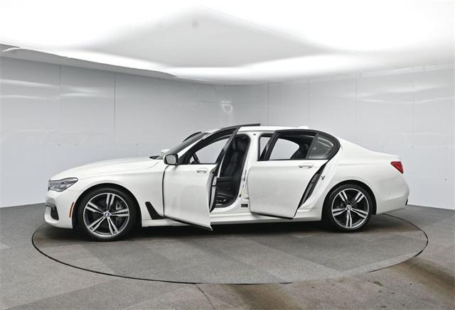 Photo of 2018 Alpine White BMW 750
