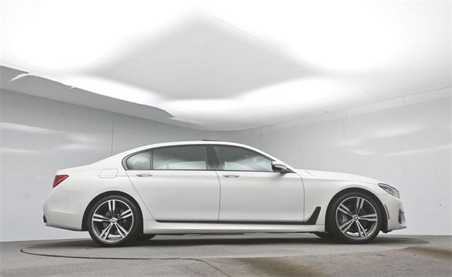Photo of 2018 Alpine White BMW 750