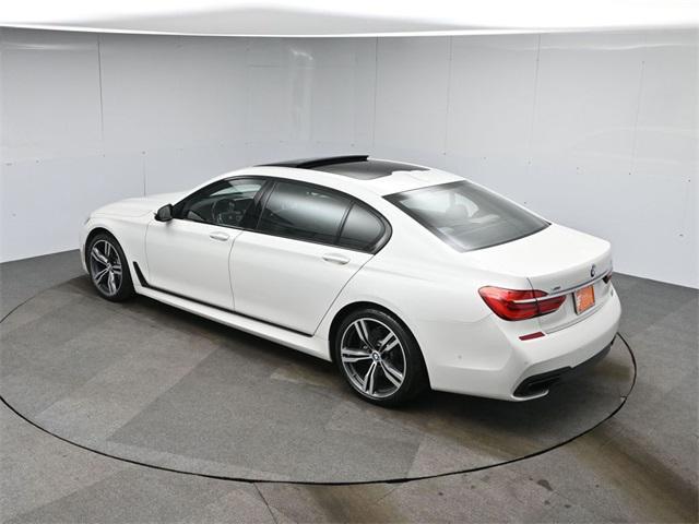 Photo of 2018 Alpine White BMW 750