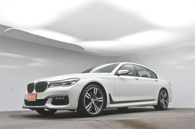 Photo of 2018 Alpine White BMW 750