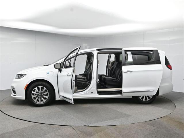 Photo of 2023 Bright White Clearcoat Chrysler Pacifica Hybrid