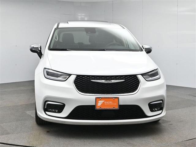 Photo of 2023 Bright White Clearcoat Chrysler Pacifica Hybrid