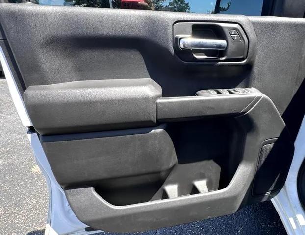 Photo of 2023 white GMC Sierra 1500