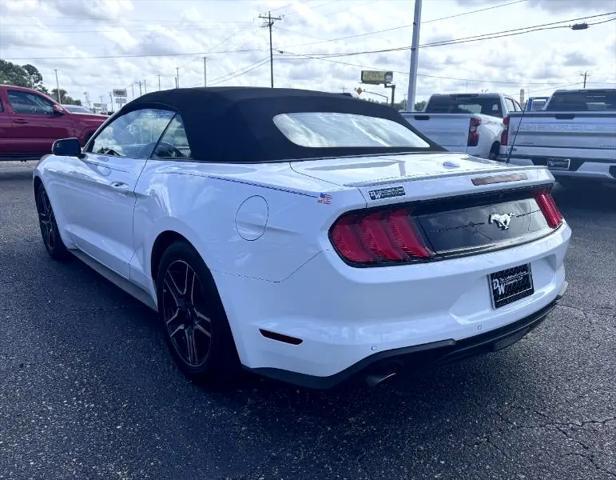 Photo of 2018 White Ford Mustang