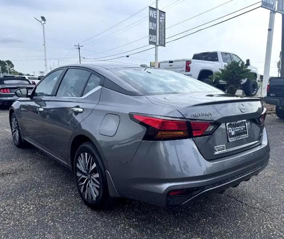 Photo of 2024 Silver Nissan Altima