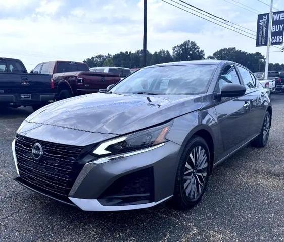 Photo of 2024 Silver Nissan Altima