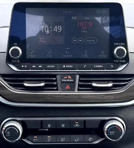 Photo of 2024 Silver Nissan Altima
