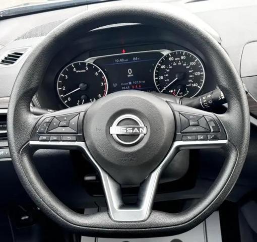 Photo of 2024 Silver Nissan Altima
