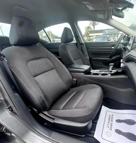 Photo of 2024 Silver Nissan Altima