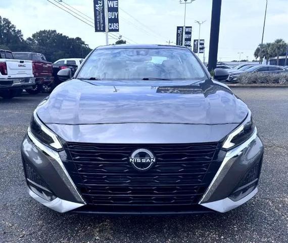 Photo of 2024 Silver Nissan Altima