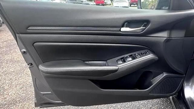 Photo of 2024 Silver Nissan Altima
