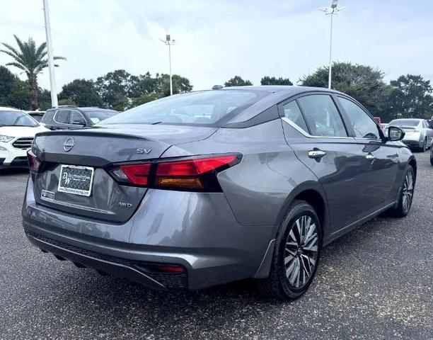 Photo of 2024 Silver Nissan Altima