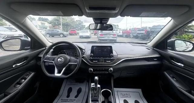 Photo of 2024 Silver Nissan Altima