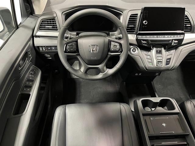 Photo of 2025 Solar Silver Metallic Honda Odyssey