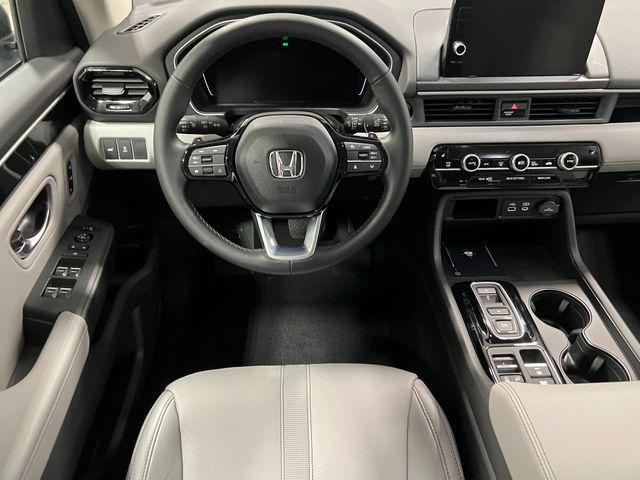 Photo of 2025 Obsidian Blue Pearl Honda Pilot