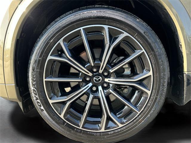 Photo of 2025 Zircon Sand Metallic Mazda CX-70