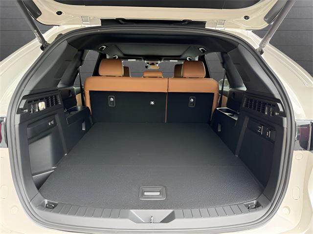 Photo of 2025 Rhodium White Premium Mazda CX-70