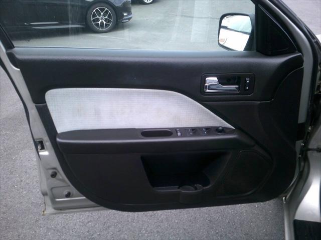 Photo of 2007 Dune Pearl Clearcoat Metallic Mercury Milan
