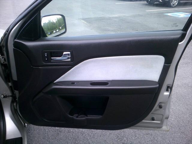 Photo of 2007 Dune Pearl Clearcoat Metallic Mercury Milan