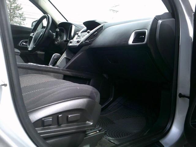 Photo of 2013 Silver Ice Metallic Chevrolet Equinox