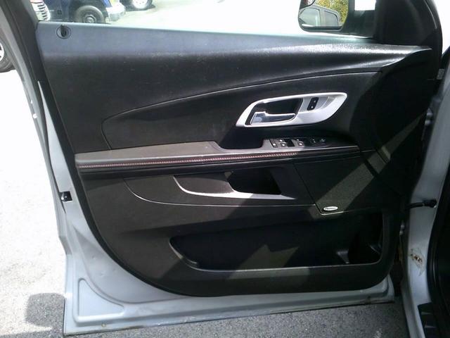 Photo of 2013 Silver Ice Metallic Chevrolet Equinox
