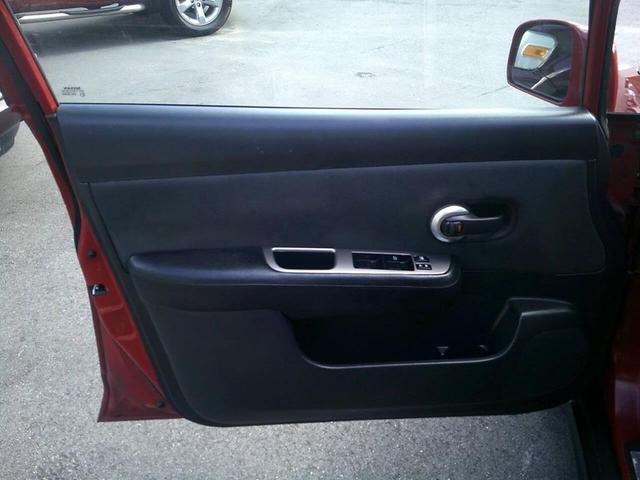 Photo of 2008 Red Alert Metallic Nissan Versa