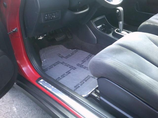 Photo of 2008 Red Alert Metallic Nissan Versa