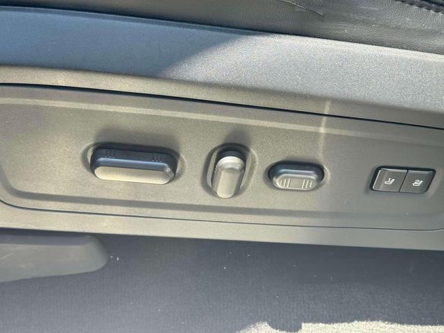 Photo of 2017 Ingot Silver Lincoln Navigator