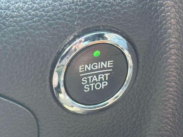 Photo of 2017 Ingot Silver Lincoln Navigator