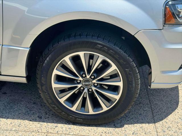 Photo of 2017 Ingot Silver Lincoln Navigator