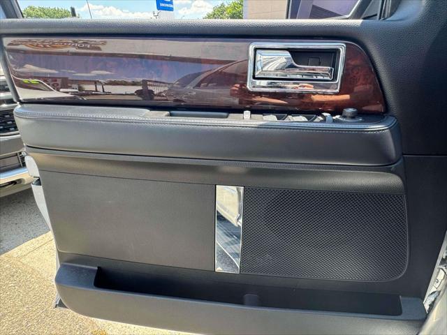 Photo of 2017 Ingot Silver Lincoln Navigator