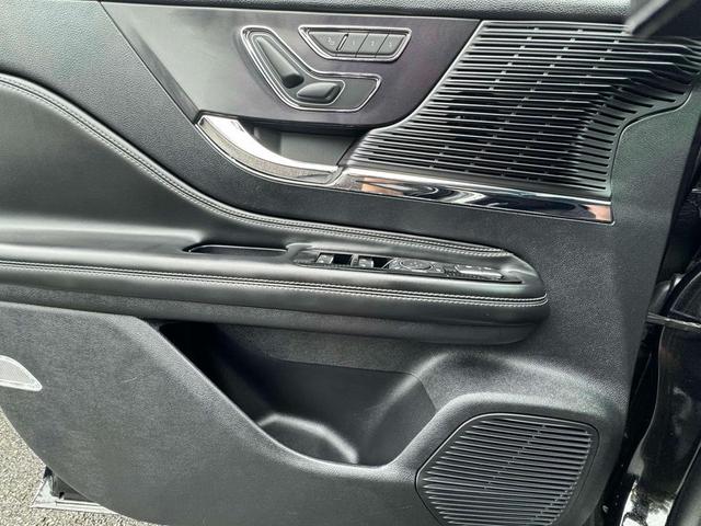 Photo of 2022 Infinite Black Metallic Clearcoat Lincoln Corsair