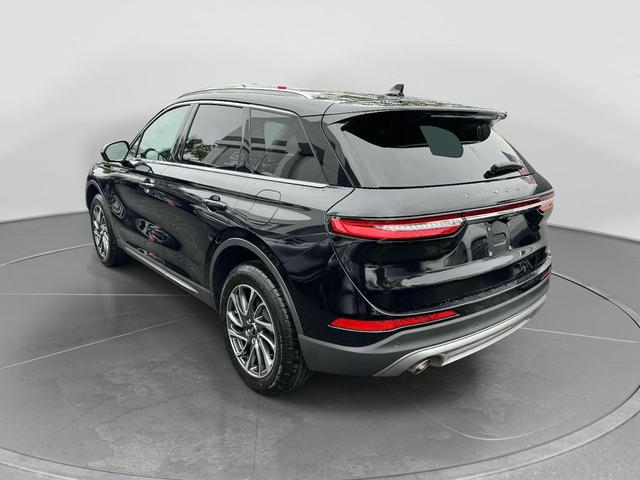 Photo of 2022 Infinite Black Metallic Clearcoat Lincoln Corsair