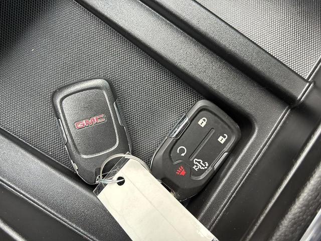 Photo of 2022 Summit White GMC Sierra 1500