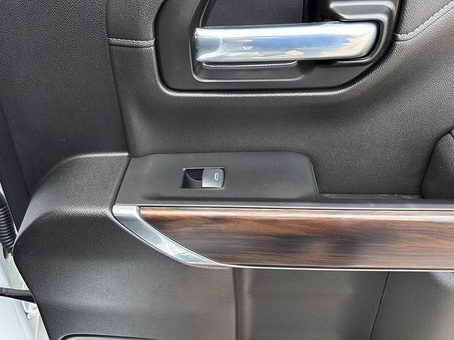 Photo of 2022 Summit White GMC Sierra 1500