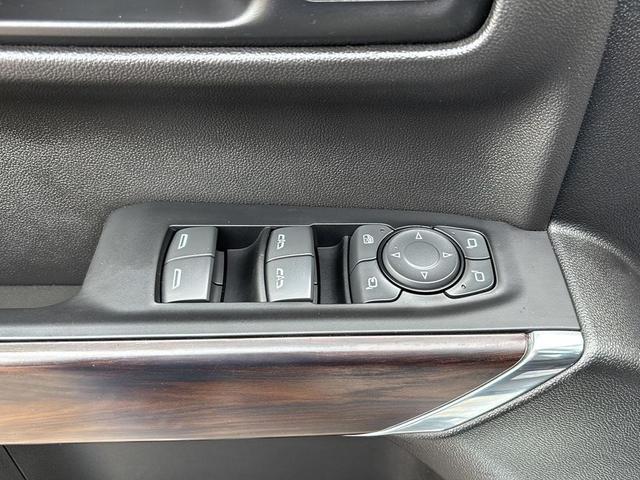 Photo of 2022 Summit White GMC Sierra 1500