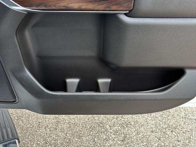 Photo of 2022 Summit White GMC Sierra 1500