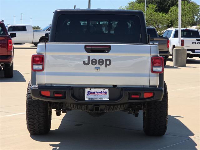 Photo of 2023 Silver Zynith Clearcoat Jeep Gladiator