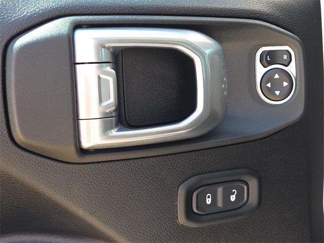 Photo of 2023 Silver Zynith Clearcoat Jeep Gladiator