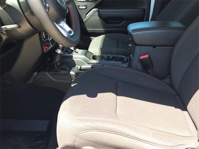 Photo of 2023 Silver Zynith Clearcoat Jeep Gladiator