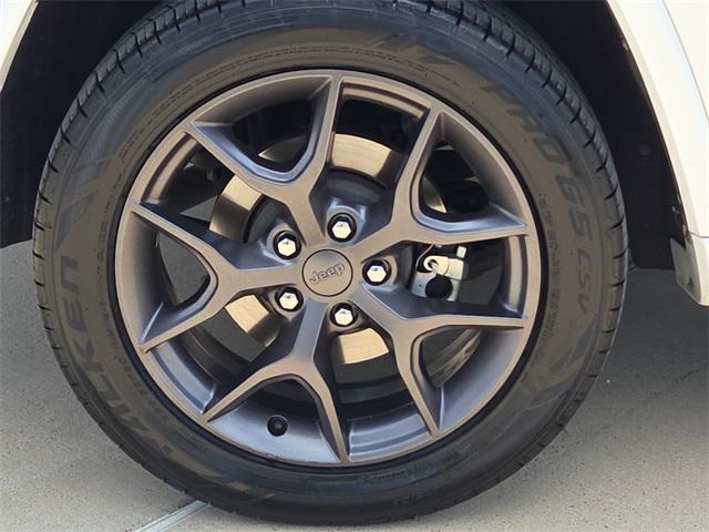 Photo of 2021 Bright White Clearcoat Jeep Grand Cherokee