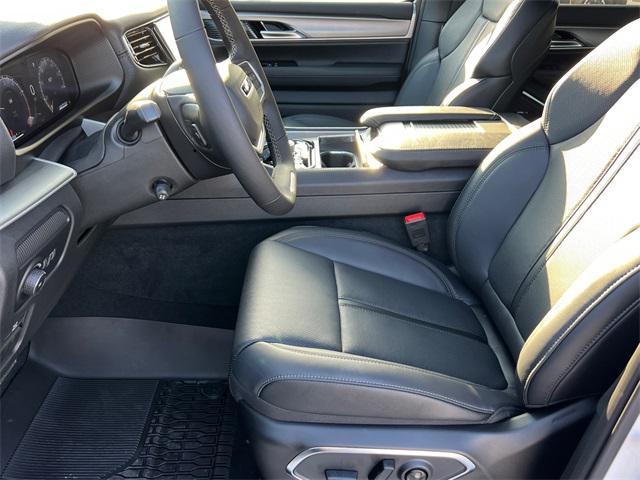 Photo of 2025 Bright White Clearcoat Jeep Wagoneer