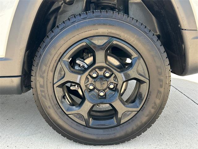 Photo of 2024 Bright White Clearcoat Jeep Compass