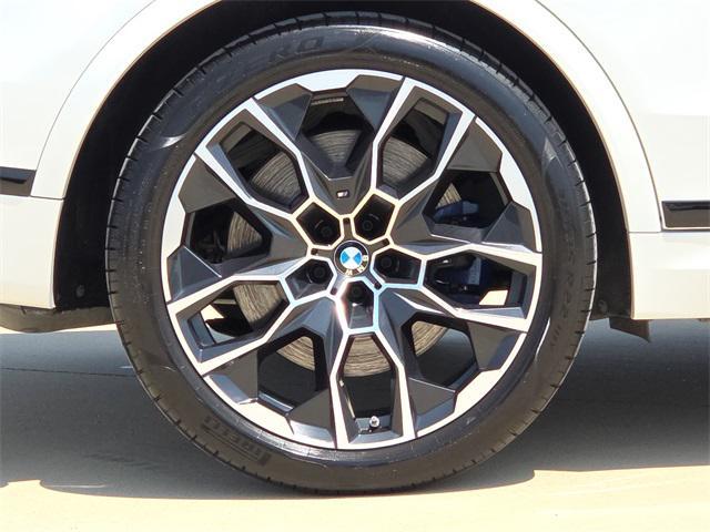 Photo of 2025 Mineral White Metallic BMW X7