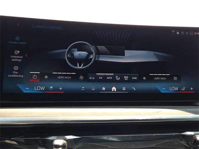 Photo of 2025 Mineral White Metallic BMW X7